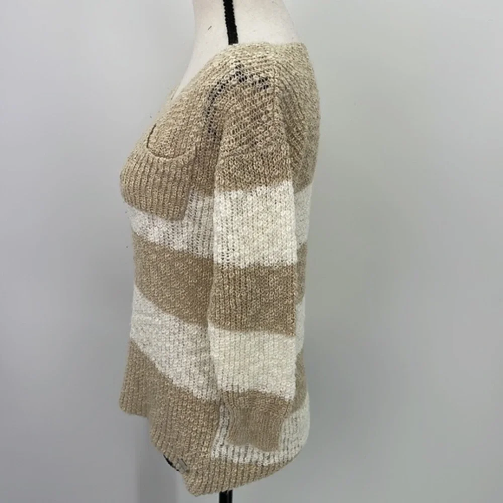 UEC Guess tan & cream v-neck acrylic blend sweater size small